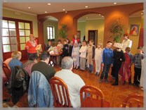 DPS Wi�ckowice - Wyst�p artystyczny dzieci ze Szko�y Podstawowej z Brzezia 